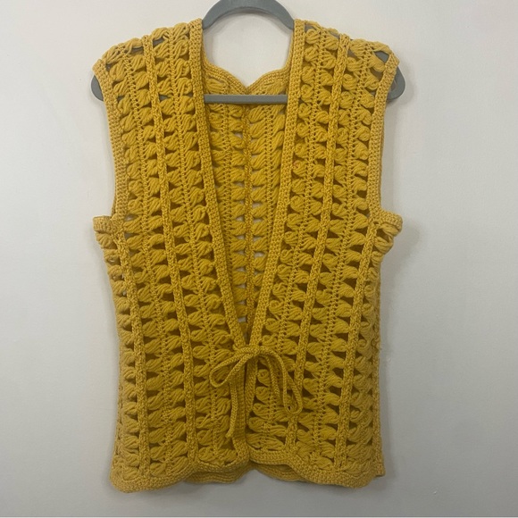 Vintage 1970’s Handmade Crochet Marigold Mustard Yellow Sweater Vest OS - Picture 1 of 7